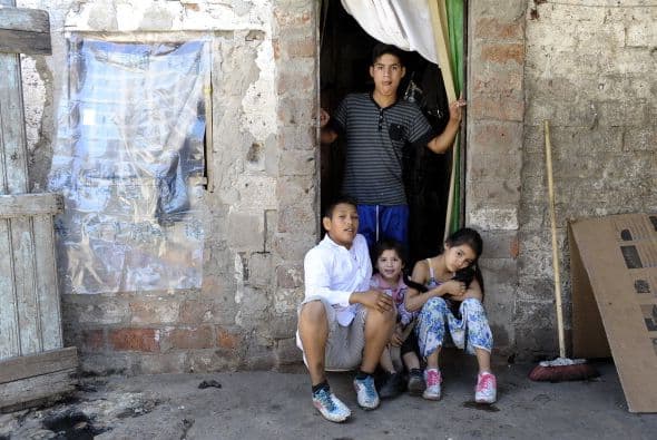 El Universal recuerda que este país sufrió hace unos años una de las mayores crisis económicas que han ocurrido en Latinoamérica, golpe del cual aún no logra recuperarse del todo.