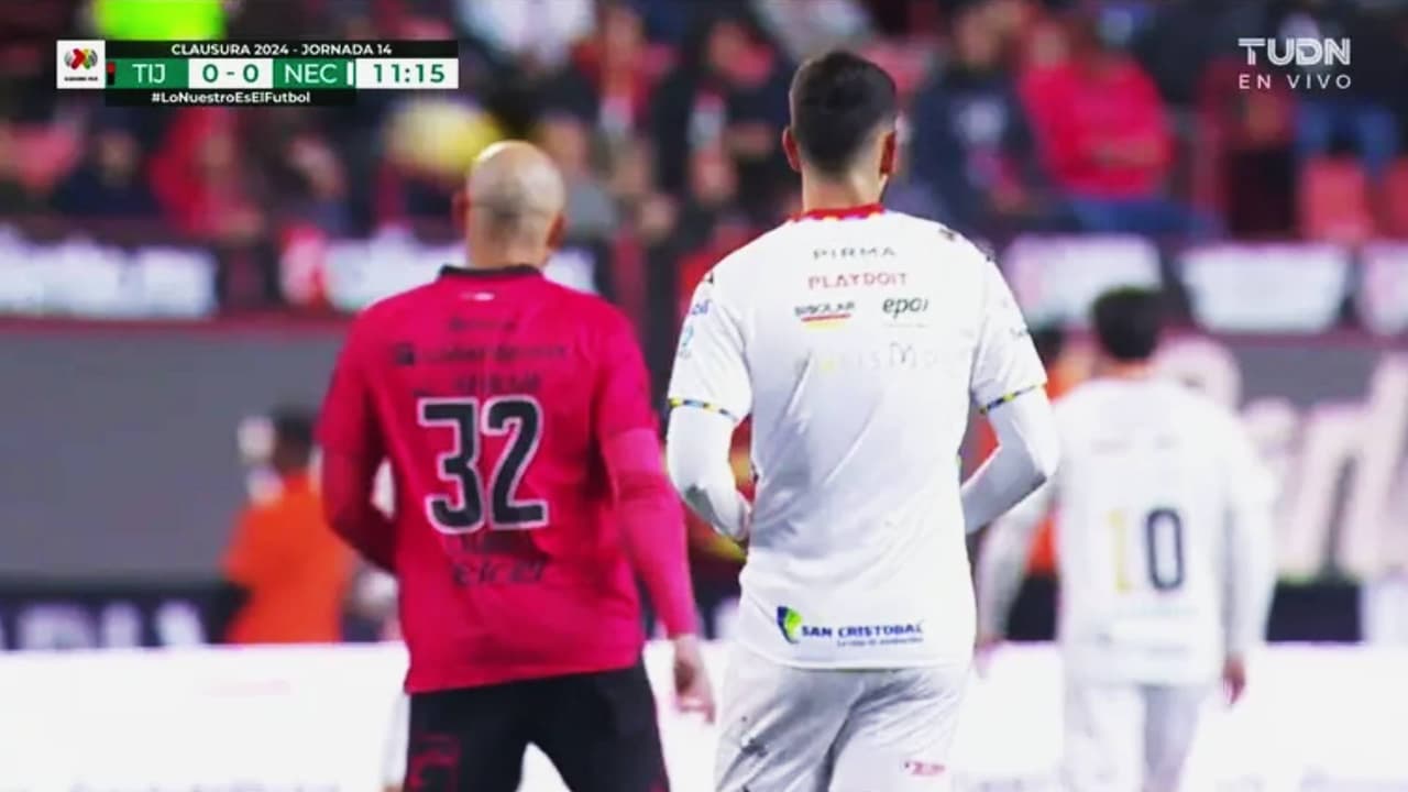 ¡Increíble! Alan Montes juega sin número en el dorsal ante Xolos