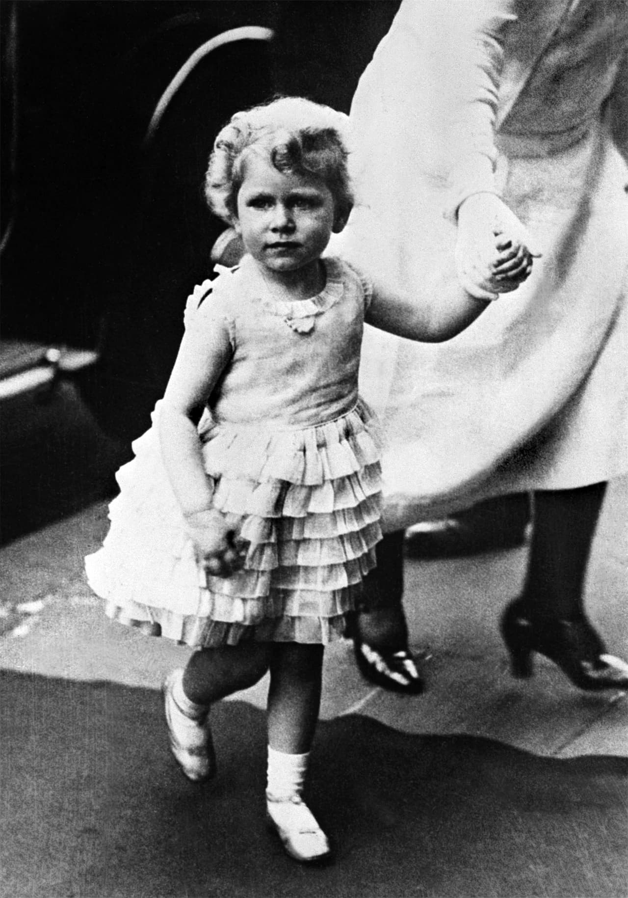 Elizabeth Alexandra Mary 
<a href="https://www.univision.com/entretenimiento/realeza/biografia-de-la-reina-isabel-ii-video">nació</a> el 21 de abril de 1926 en Mayfair, Londres. Es hija de los entonces duques de York, Albert y Elizabeth.