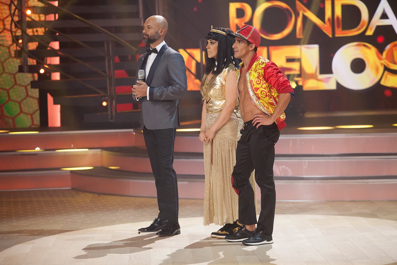 El cuarto duelo fue entre la empresaria y predicadora Rosie Rivera y el clavadista mexicano Rommel Pacheco, quienes bailaron ritmo urbano.
<br>