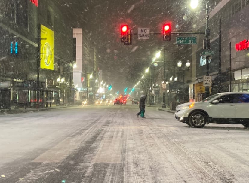 A pesar de las restricciones emitidas por PennDot, observamos muchos vehículos en el centro de la ciudad.