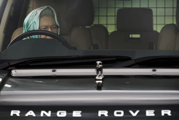 De acuerdo con el 
<b><a href="https://www.royal.uk/" target="_blank">sitio web</a></b> de la realeza británica, se entregan 1,500 pudines de Navidad a los trabajadores y la policía del palacio, al igual que al personal de la oficina de correos de la corte.