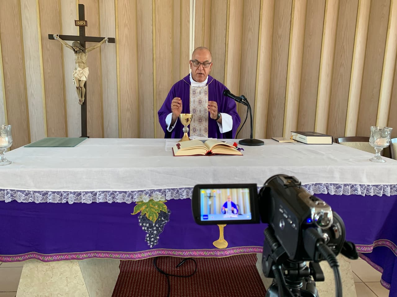 Parroquia en Carolina realiza grabación de misas semanales y dominicales como medida para proteger a la feligresía