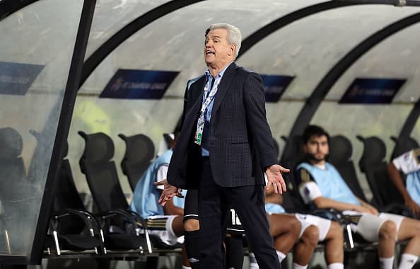 Aguirre actualmente dirige a Al-Wahda Football Club.