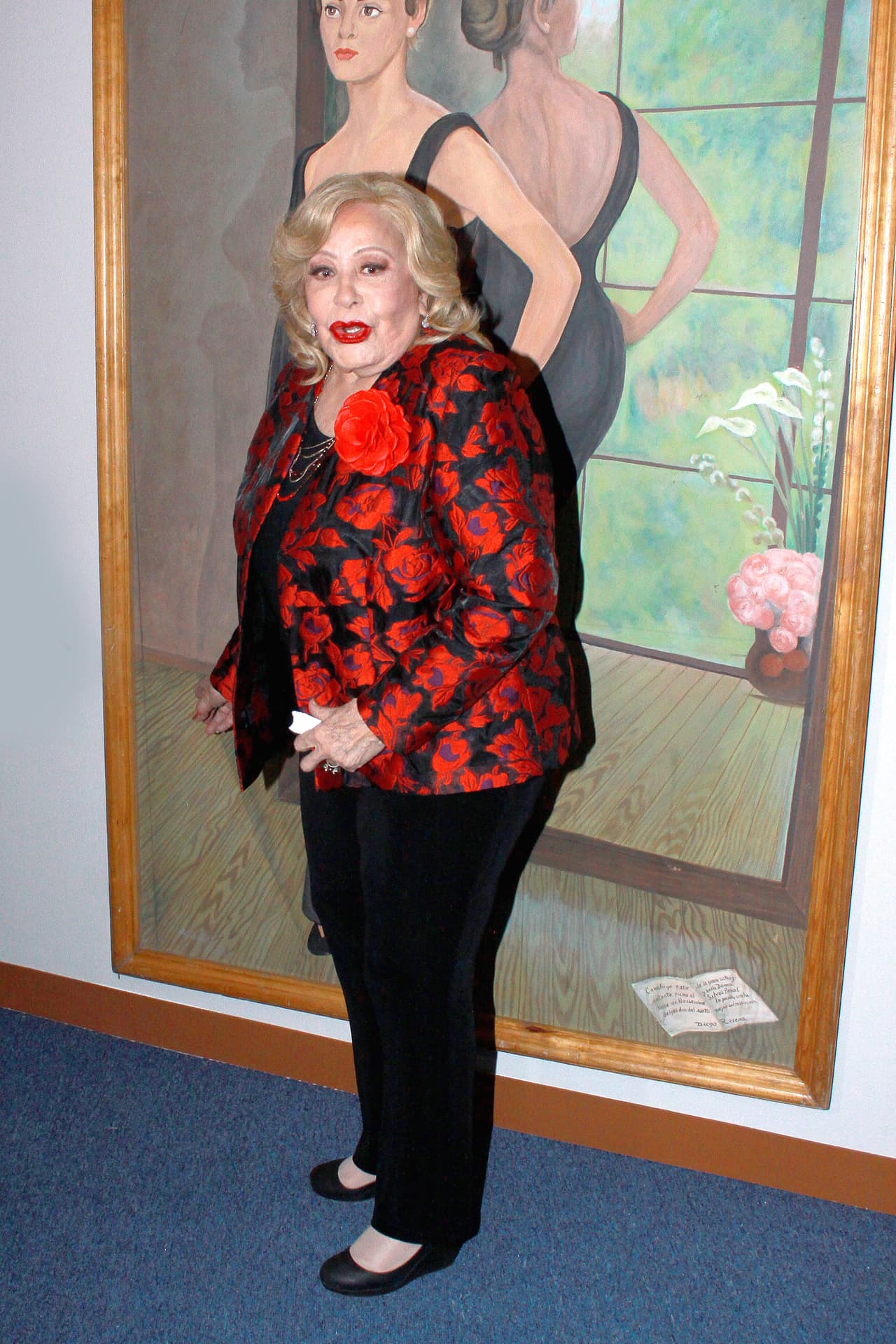 Esta es la segunda vez que la actriz visita el hospital en menos de un año. En marzo de 2019 estuvo internada durante una semana por un 
<b><a href="https://www.univision.com/famosos/silvia-pinal-anuncia-que-saldra-en-unas-horas-del-hospital">cuadro de neumonía</a></b>. 
<br>