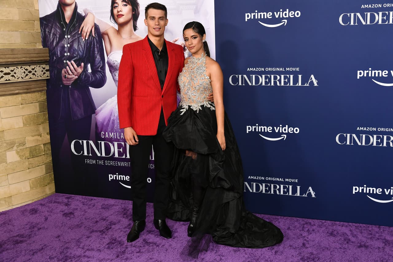 El 1 de septiembre se llevó a cabo la 'premiere' de la película 'Cinderella', una nueva versión de la historia de princesas que es protagonizada por 
<b><a href="https://www.univision.com/temas/camila-cabello">Camila Cabello y Nicholas Galitzine</a></b>. 
<br>
