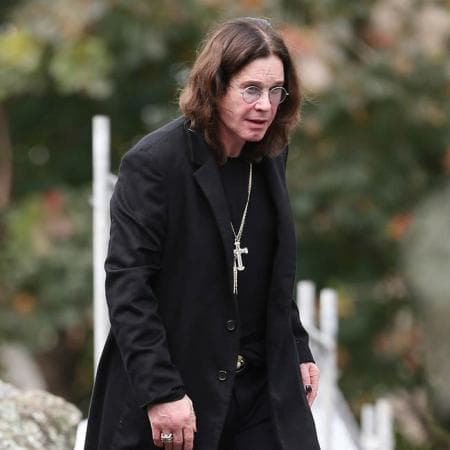 Ozzy Osbourne se integra a esta lista debido a que declaró que la Navidad de 2003 fue la mejor de su vida, debido a que la pasó en estado de coma.