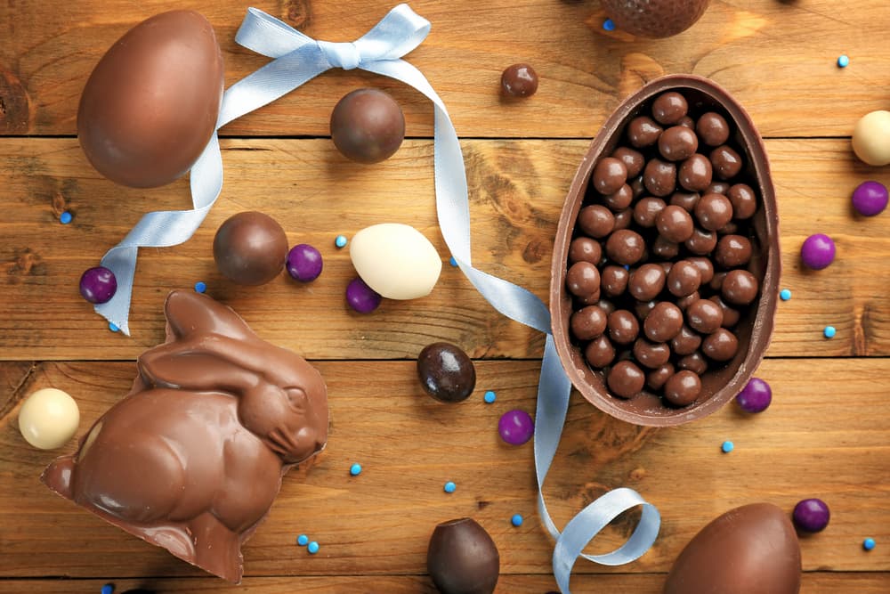 Inclusive, tal vez la idea de un conejito de chocolate o esos huevos rellenos con licores se te haga más emocionante, porque así te los puedes comer todos. ¡Qué delicia!