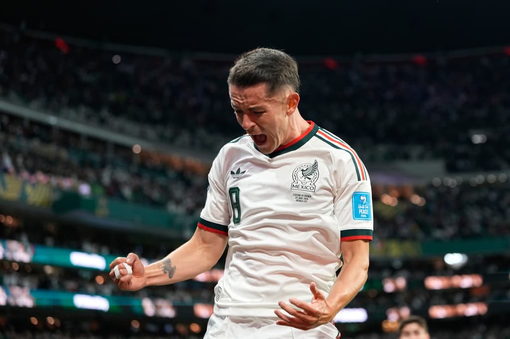El mexicano Álvaro Fidalgo celebra tras marcar el tercer gol