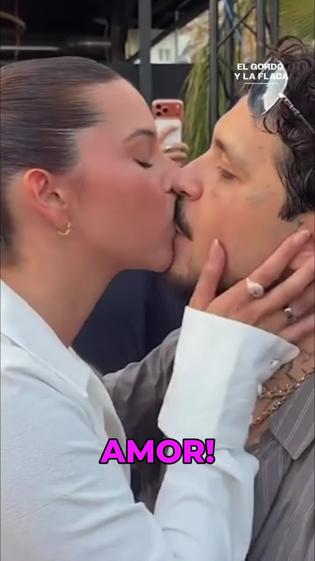 Ángela Aguilar llegó enamorada a celebra sus raíces mexicanas en Premios Juventud