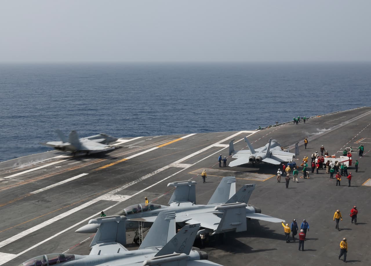 EEUU despliega portaaviones y bombarderos en el Medio Oriente como advertencia a Irán