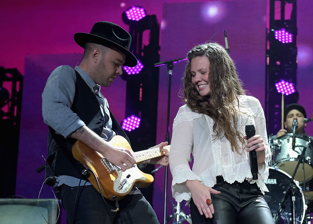 Jesse & Joy consagran una trayectoria de diez años con 
<i>Un besito más</i>, disco que los ha puesto a la cabeza del pop latino con un sonido inconfundible.