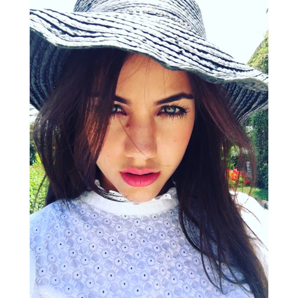 ¿O a la dulce y sincera Maia?