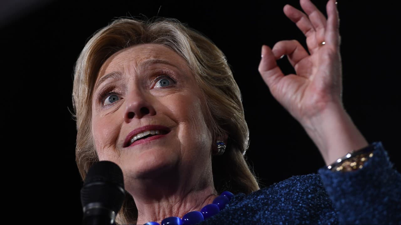 Hillary Clinton exige al FBI que publique la información "completa" sobre los nuevos correos electrónicos