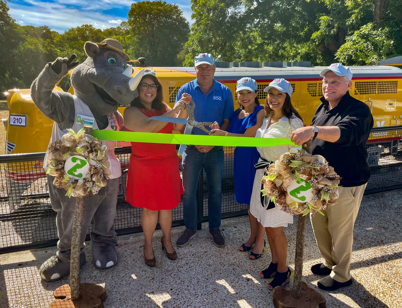 Esta es la segunda locomotora nueva introducida en el último año. El nuevo tren diésel fue financiado en un 100 % por donaciones.