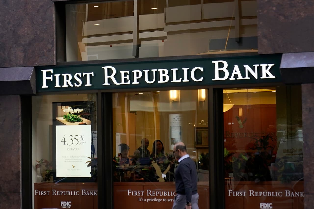 Cómo se explica la caída súbita del First Republic Bank y los otros bancos en EEUU