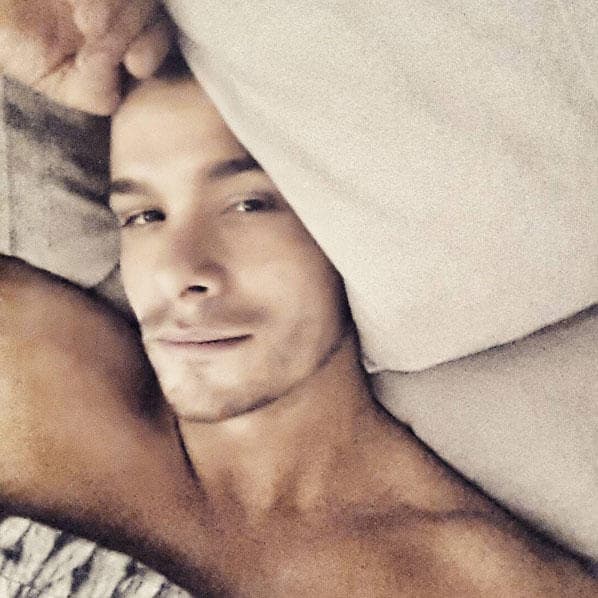 Y lo está logrando con su tierno personaje, además de que heredó la galanura de su padre.