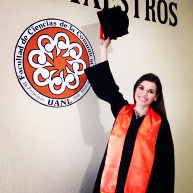 En abril de 2014, llegó otro gran hito para la mexicana: su graduación. "Gracias, papá y mamá, por enseñarme la importancia de una carrera universitaria, los valores y principios. Nada de lo que soy hubiera sido posible sin ustedes. Los amo", compartió junto a esta imagen.