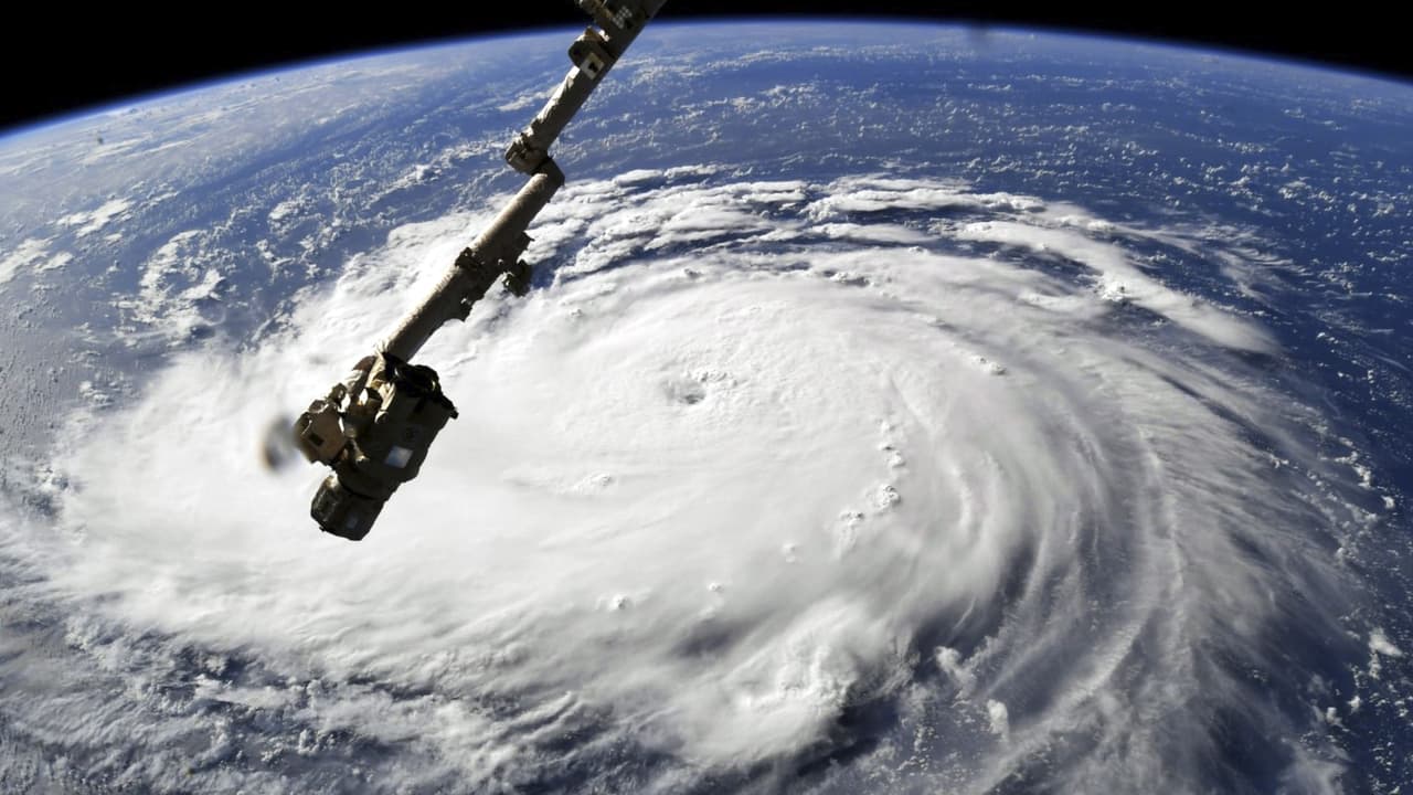 En fotos: El poderoso huracán Florence toma fuerza en su camino a la costa este de EEUU