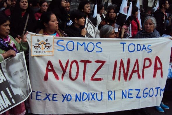 Constantemente, los inconformes realizaban un conteo simbólico de los 43 desaparecidos.