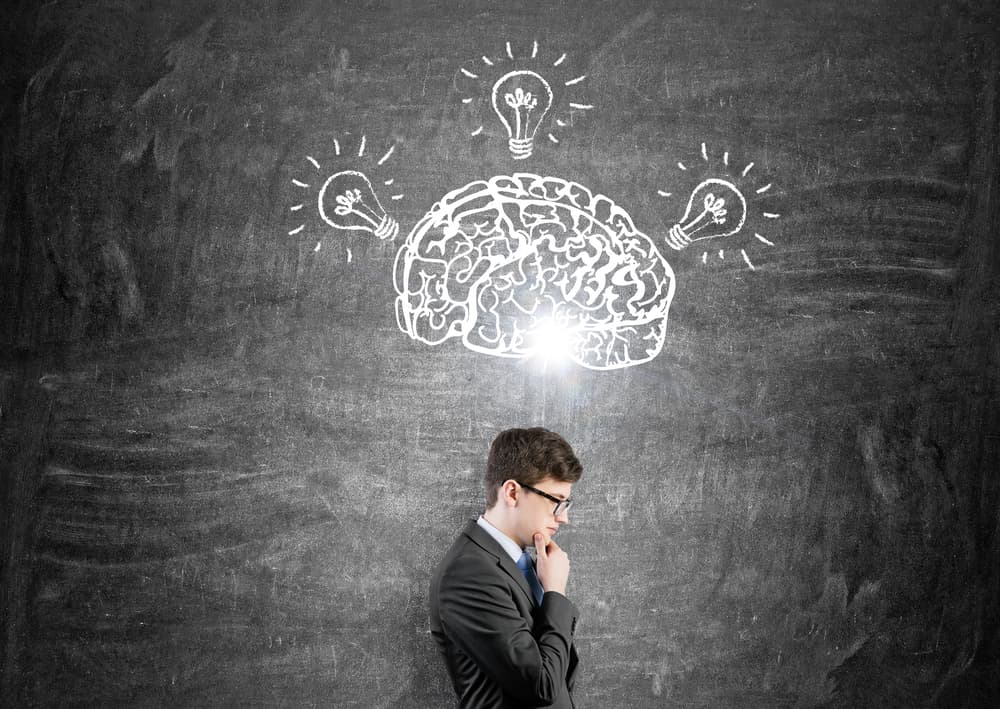 Eres intelectual, inteligente y tienes una chispa y agilidad mental grande, y a veces te reclaman por impuntual y te da pena, pero no lo haces de mala fe. Es porque en el camino viste algo que te llamó la atención y como tu curiosidad te llama, lo hiciste, y eso es bueno. Alimenta siempre tu curiosidad.