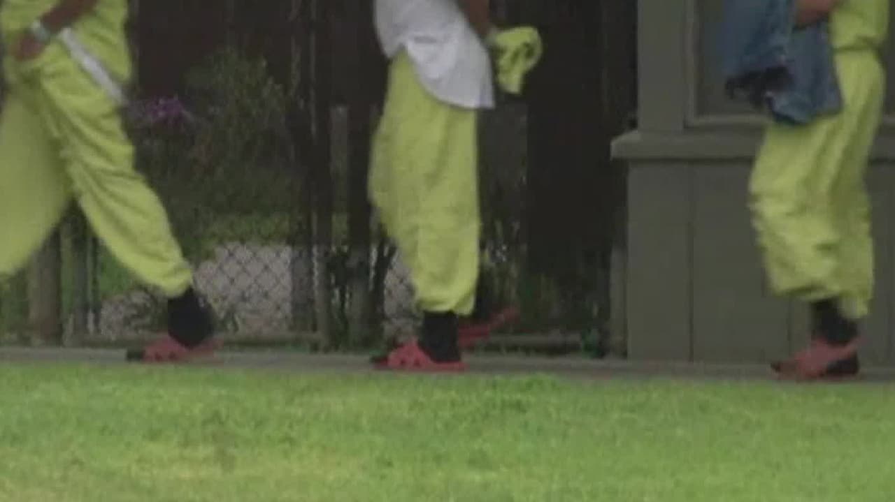 Aumento al salario de los presos trabajadores de 16 a 74 centavos la hora: el plan de California