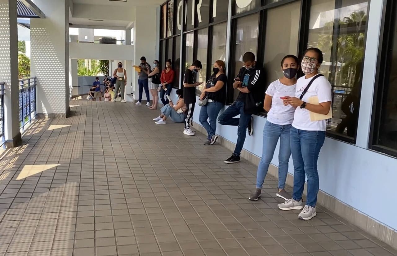 Debido a la presencia de tantas personas, en algunas JIP la fila era kilométrica.