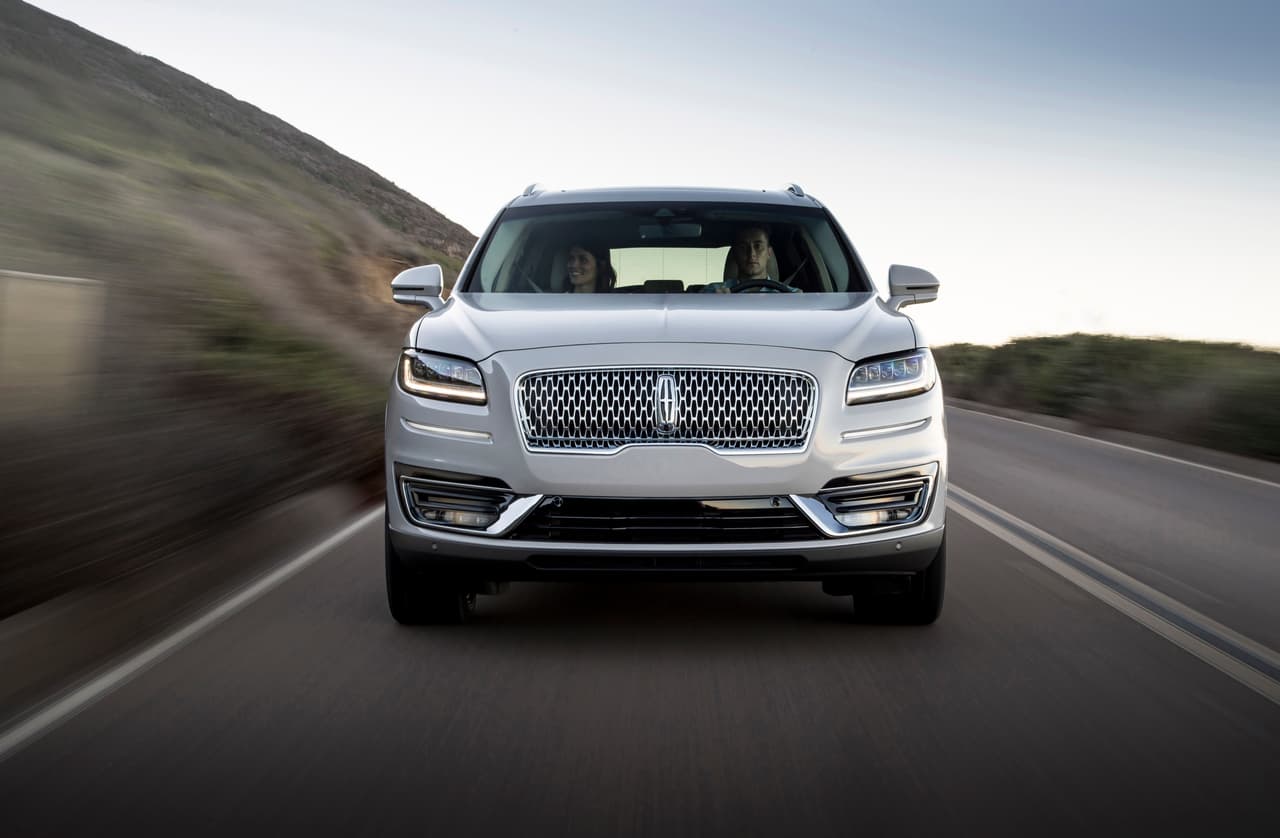 La Lincoln Nautilus cuenta con las mismas 
<b>tecnologías de seguridad activa</b> que conseguíamos en la Lincoln MKX entre las que se encuentra el asistente de precolisión que aplica los frenos para mitigar la fuerza de un impacto o evitarlo totalmente, sistema de advertencia de punto ciego, asistente de estacionamiento, alerta de pérdida de canal, asistente de mantenimiento de canal y la auto-parada que hace innecesario aplicar los frenos en tráfico pesado.