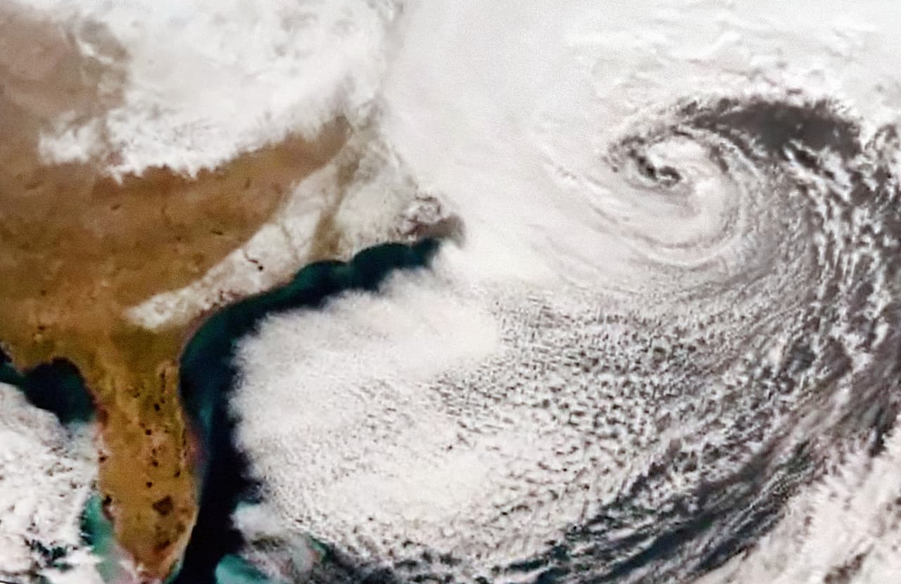 El remolino de agua helada abarca toda la costa atlántica.