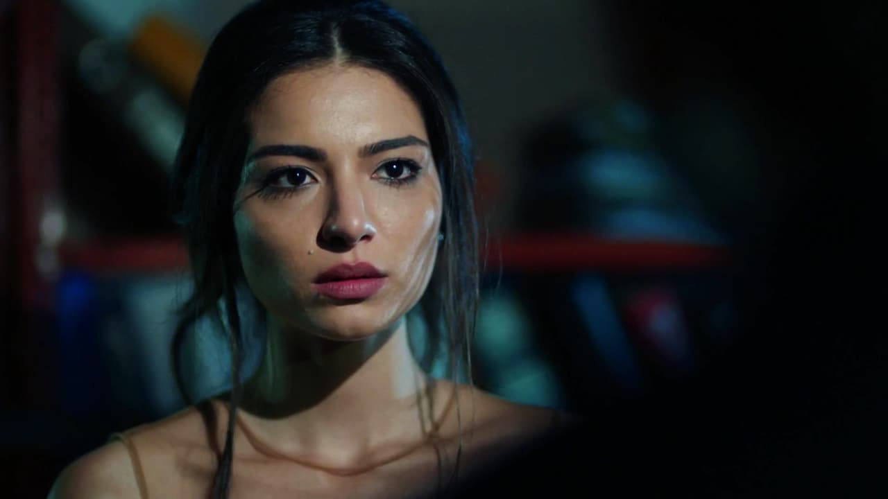 A pesar de que por años se mantuvo oculta y que logró hacerle daño a Emir para vengarse por el daño que su familia le causó a su mamá, Asu quedó al descubierto, pues él finalmente se enteró de que es su hermana.