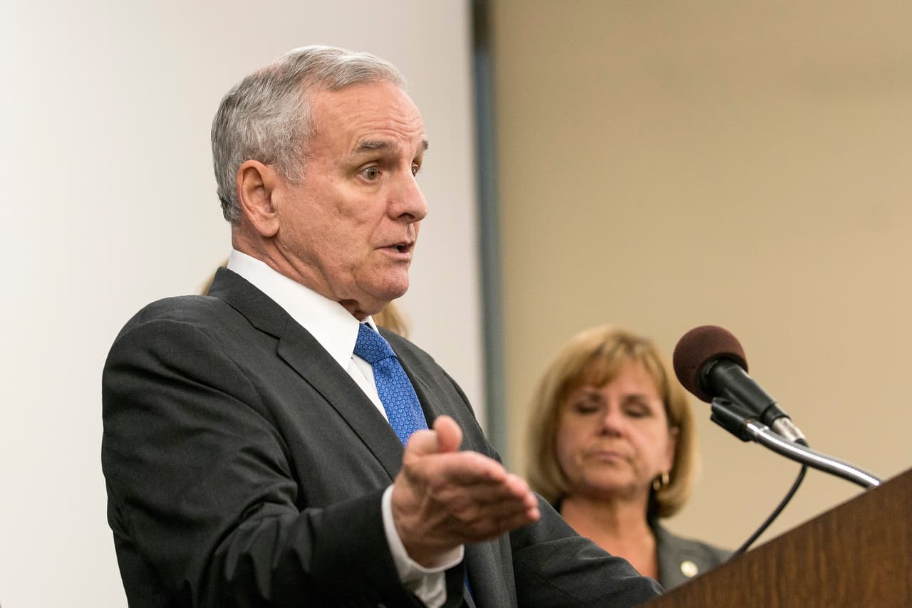 Gobernador de Minnesota cree que la policía no habría disparado a Philando Castile si hubiera sido blanco