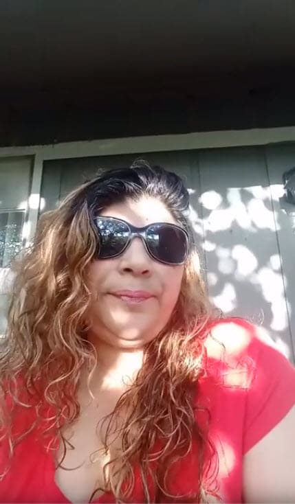 Los problemas entre Kimberly Flores y Becky Colombani se intensificaron cuando la madre de la modelo declaró, en un video publicado en su canal de YouTube, que a su hija solo le interesaba el dinero de Edwin Luna y la tachó de ser una mujer "falsa, hipócrita y mentirosa".
<br>