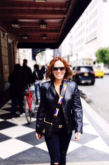 Aquí casual, Karla Martínez caminando por la calles de Nueva York (Octubre 16, 2016)