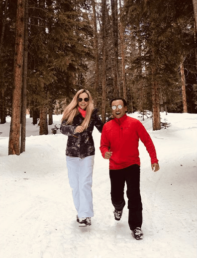 "Que Dios nos siga cuidando, sorprendiendo y bendiciendo con recuerdos tan hermosos como estos. ¡Te amo como nadie! Gracias por tanto amor.", escribió Karla de la Mora junto a esta imagen en abril pasado.