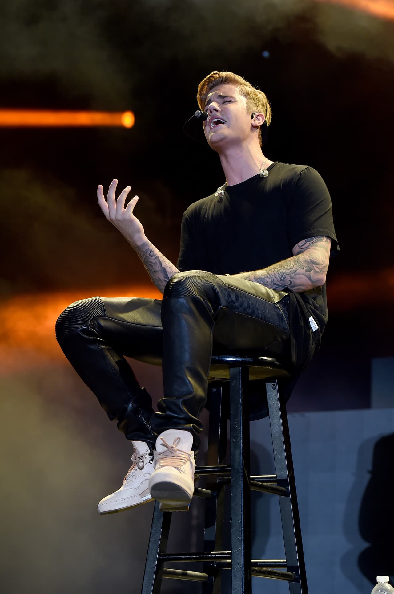 Justin Bieber hubiera cambiado la controversia por algo más sencillo: ser mecánico. El famoso cantante soñaba con arreglar maquinaria y ensuciarse las manos. ¿Quién lo pensaría?