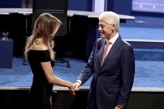 El encuentro entre Bill Clinton y Melania Trump antes del debate.