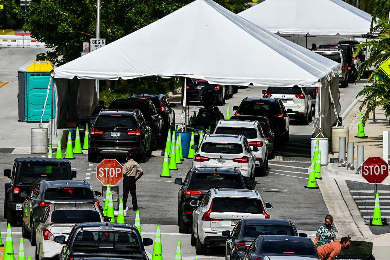 <a href="https://www.univision.com/local/miami-wltv/esta-es-la-lista-de-los-lugares-para-hacerse-la-prueba-gratis-de-coronavirus-en-miami-dade-y-broward-fotos">Para pedir las citas revise aquí. </a>
<br>