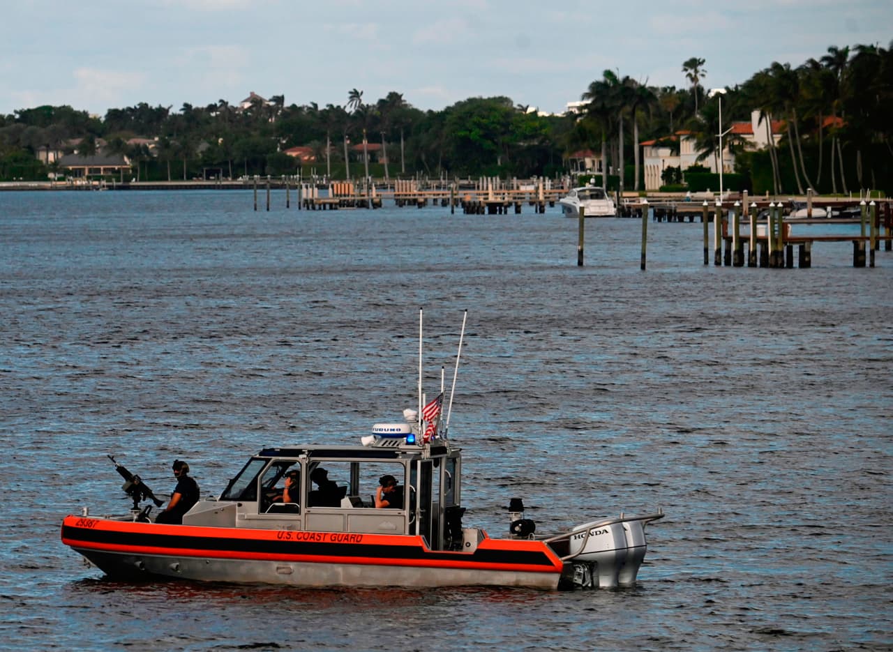“La Guardia Costera seguirá rescatando y repatriando inmigrantes indocumentados que se lanzan al mar en embarcaciones inseguras sin equipos para pedir ayuda. Estos viajes no merecen el riesgo. Los estrechos de Florida son impredecibles y es grande el riesgo de perder la vida”, dijo el teniente comandante Mario Gil, de la Guardia Costera.
<br>