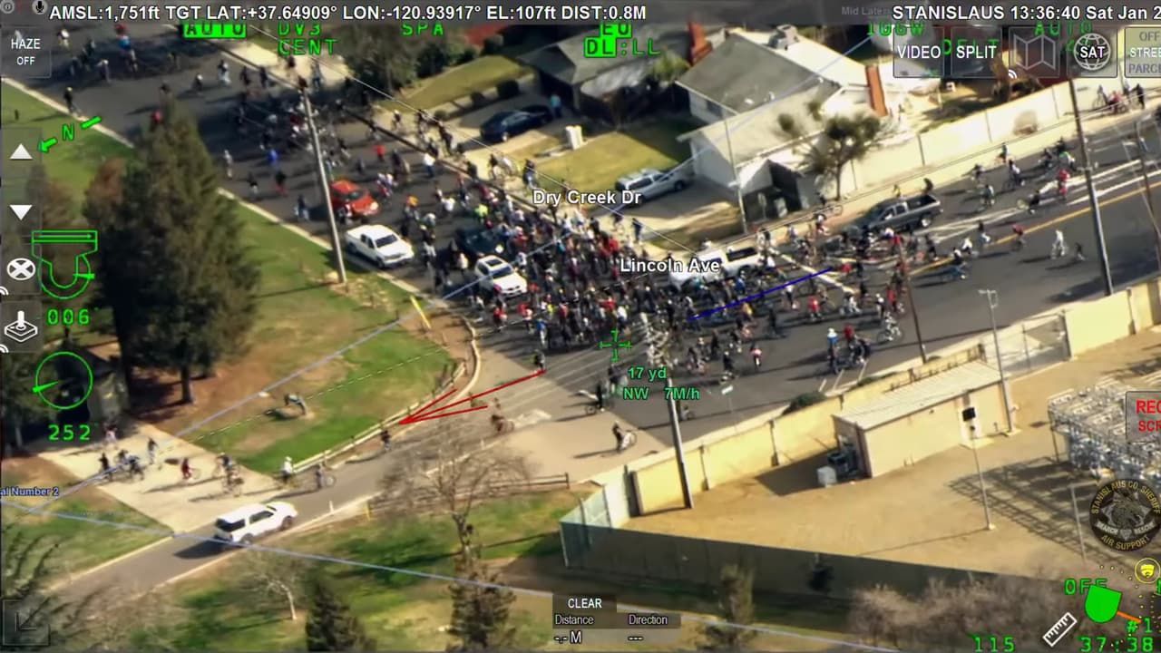 300 ciclistas toman las calles de Modesto y desobedecen leyes de tránsito