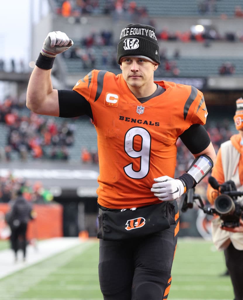 Con el Draft de la NFL de 2020 firmó con los Bengals y aunque en este 2022 no ganó, tuvo el detalle de disculparse vía Twitter con sus fans: “Lo siento, no pudimos lograrlo. Pero sigo orgulloso de mi equipo y fans”