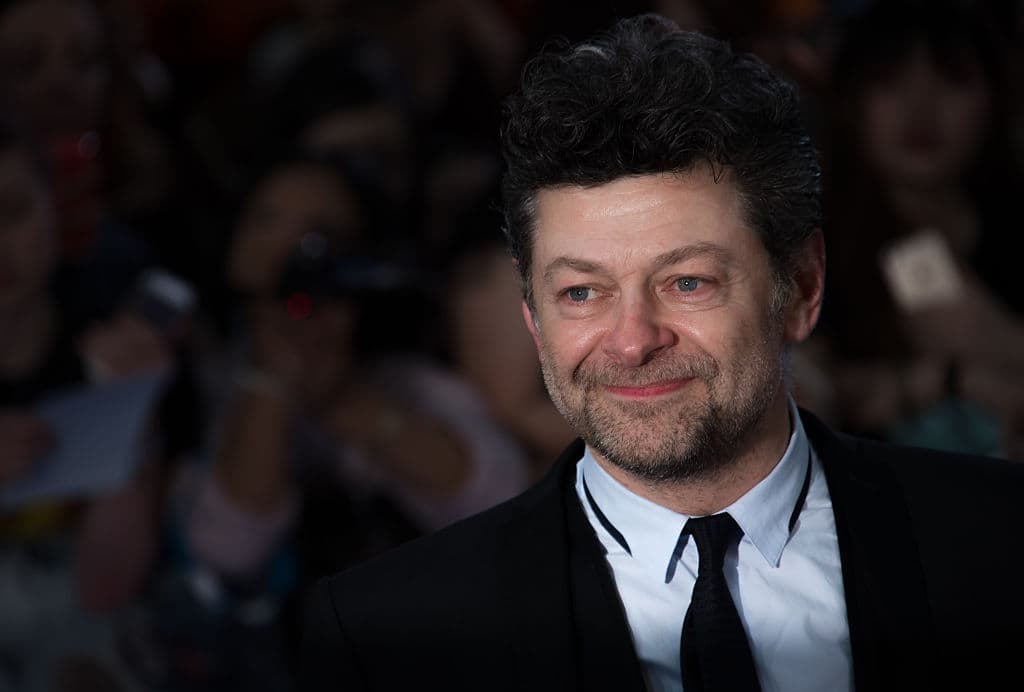 El actor
<b>Andy Serkis</b>, quien interpreta a Alfred en la historia, comentó que el rodaje de la película estaba a la mitad cuando suspendieron las grabaciones en marzo pasado.
<br>
<br>
