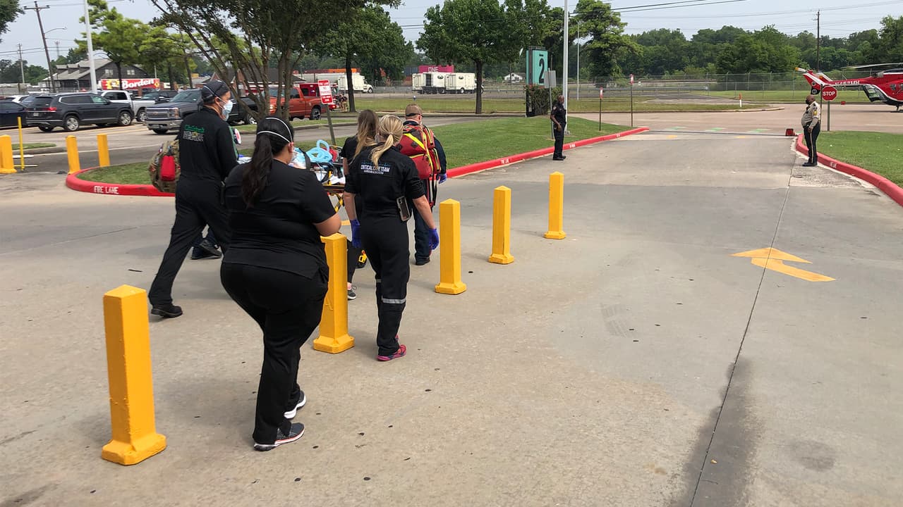 La menor de tan solo 11 meses, fue llevada en una ambulancia aérea hasta la ciudad de Temple, 
<a href="https://www.google.com/maps/dir/Houston,+TX/Temple,+Texas/@30.4293179,-96.914366,9z/data=!3m1!4b1!4m14!4m13!1m5!1m1!1s0x8640b8b4488d8501:0xca0d02def365053b!2m2!1d-95.3698028!2d29.7604267!1m5!1m1!1s0x8645426f971492a5:0x2f4c2e069936cb64!2m2!1d-97.342782!2d31.0982344!3e0" target="_blank">a unas 171 millas al noroeste de Houston</a>.