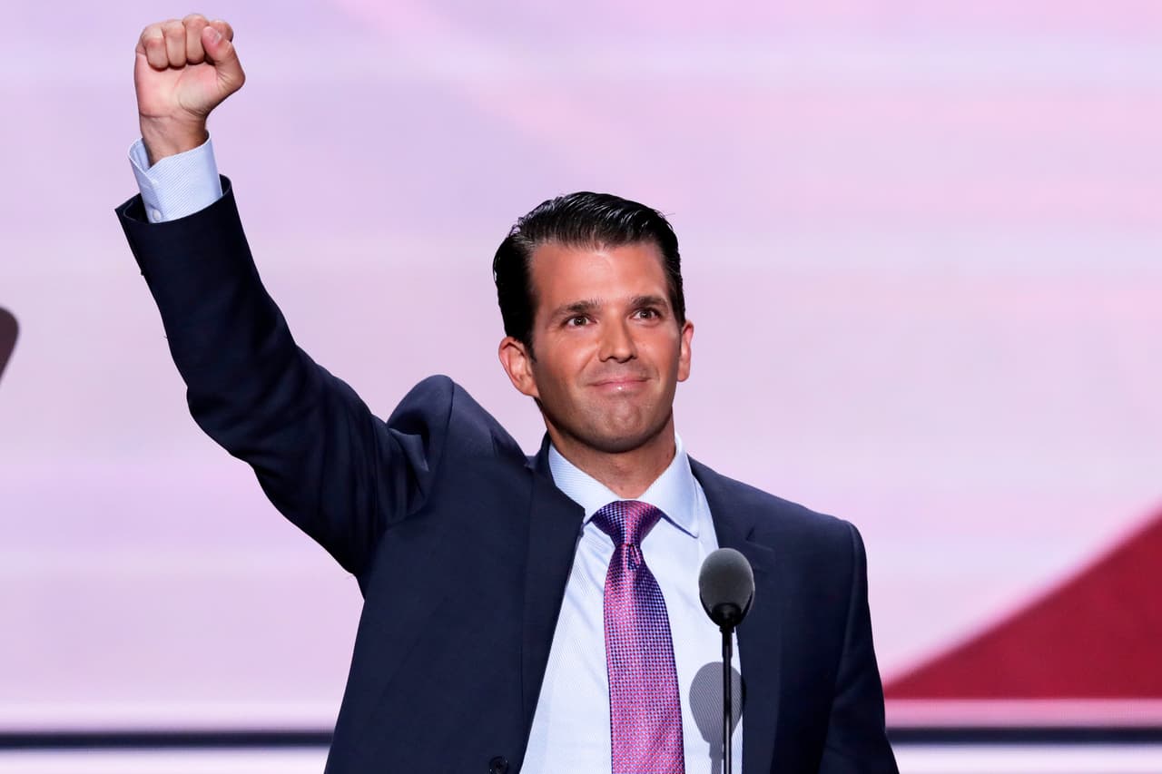 <b>DONALD TRUMP JR</b>. Hijo mayor del presidente Trump y el actual jefe del imperio económico familiar. Rinat Akhmetshin, un supuesto ex espía soviético presente en la reunión entre Trump Jr. y la abogada rusa Natalia Veselnitskaya en la que aspiraba saber datos sobre Hillary Clinton, aseguró que cuando se hizo evidente que ella no los tenía, los representantes de Trump quisieron terminar la reunión.
