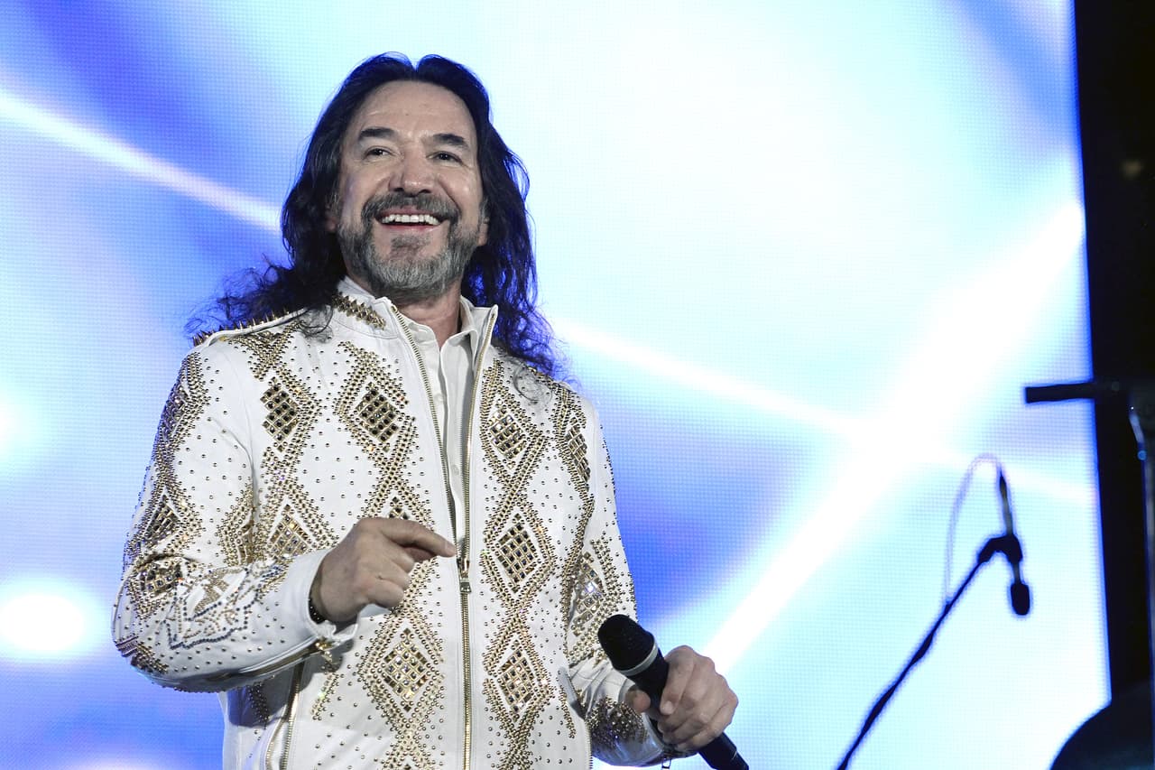 Marco Antonio Solis conoció a Cristian en 1992 durante la filmación de un video musical de Los Bukis en Nueva Jersey.