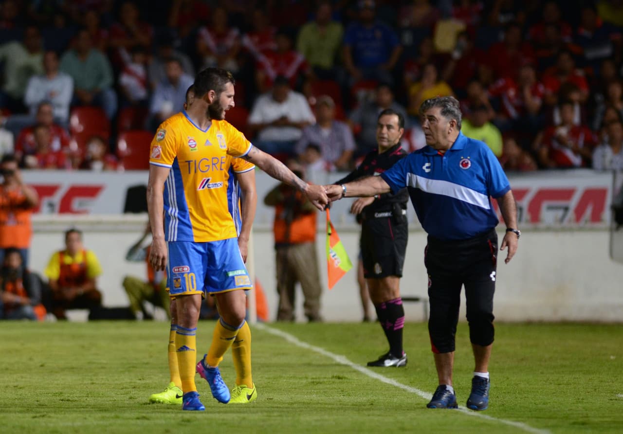 Con Reinoso, aunque se subió de tono por acusasiones de una agresión verbal del francés, todo acabó bien y en el último encuentro limaron asperezas.