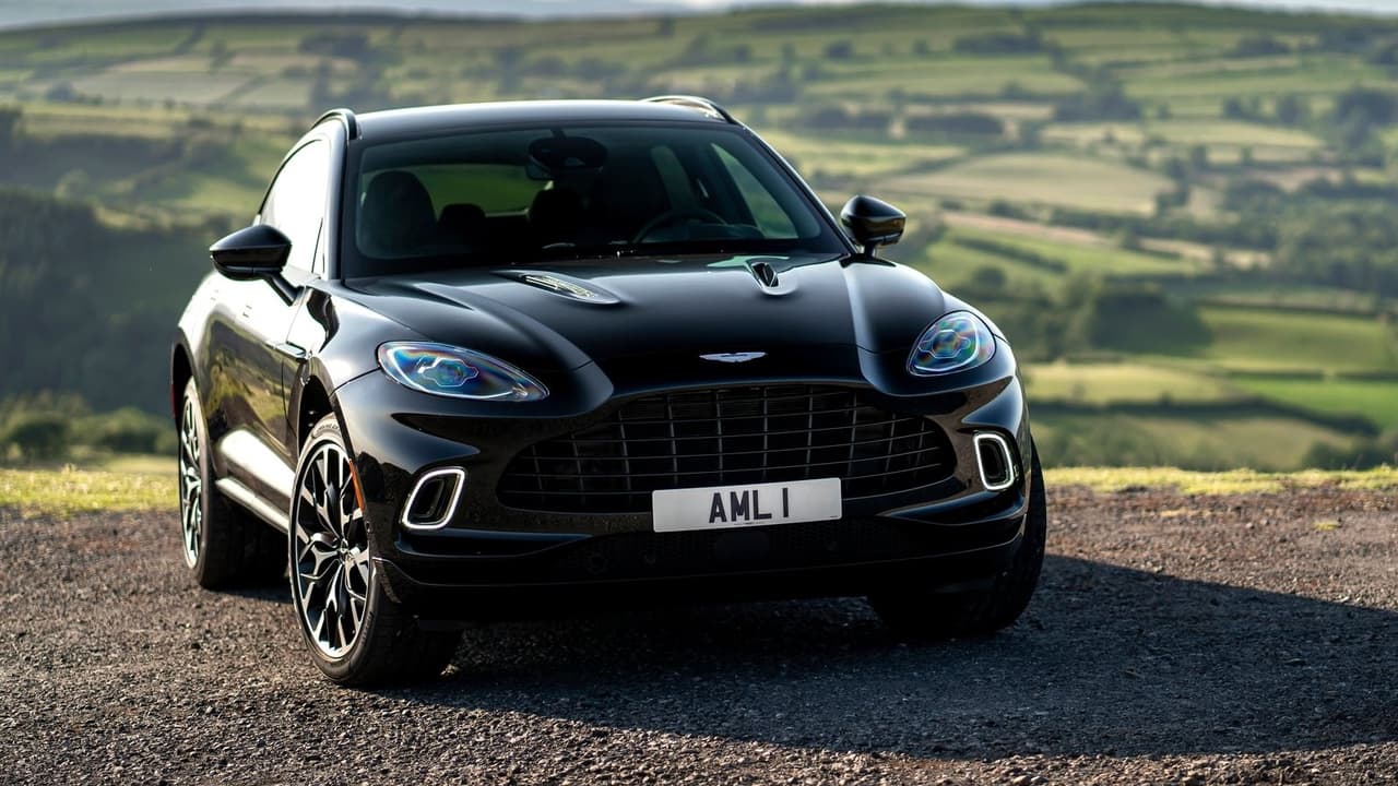 Pero para que una casa diseñada por Aston Martin esté verdaderamente completa, es obvio que tiene que haber al menos un ejemplar de la firma británica. En este caso, Sylvan Rock incluirá como opción una Aston Martin DBX con una pintura exterior Onyx Black que hace juego con la casa.