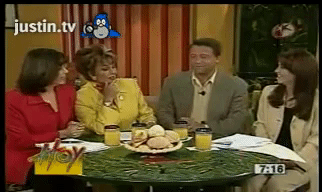Así fue que el programa Hoy inició transmisiones el 3 de agosto de 1998. El elenco de conductores estuvo integrado por Martha Carrillo, Talina Fernández, Alfredo Adame, Andrea Legarreta, Angélica Vale, Carlos Eduardo Rico y Horacio Villalobos.