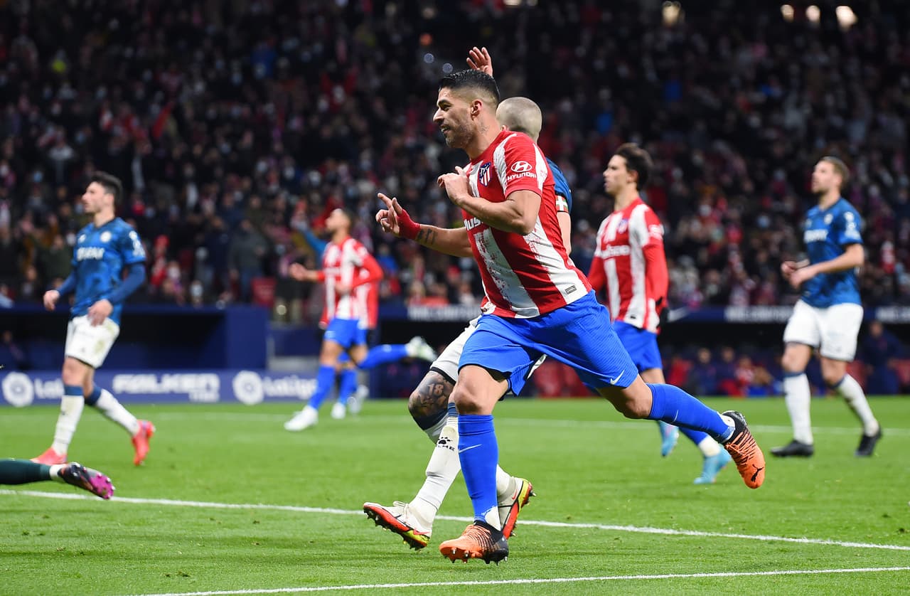 El Atlético de Madrid goleó al Alavés con sendos dobletes de Joao Félix y Luis Suárez.