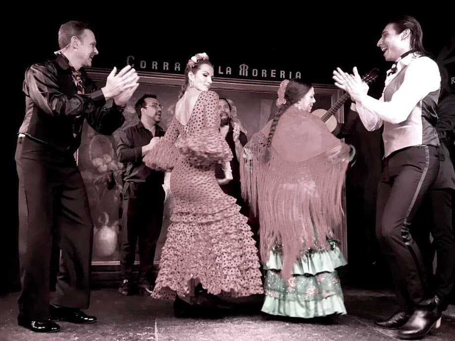 El conductor de 48 años encuentra la mejor compañía en su esposa y juntos han vivido las aventuras más grandes, como en esta ocasión que viajaron a Madrid y tomaron una clase del baile típico.