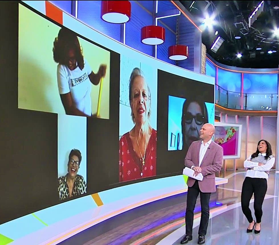 En esta sección las madres pudieron platicar las dudas de salud con nuestro doctor de cabecera: el Dr. Juan. Doña Divina hizo que Francisca se fuera para atrás de la risa con la pregunta de su mamá.